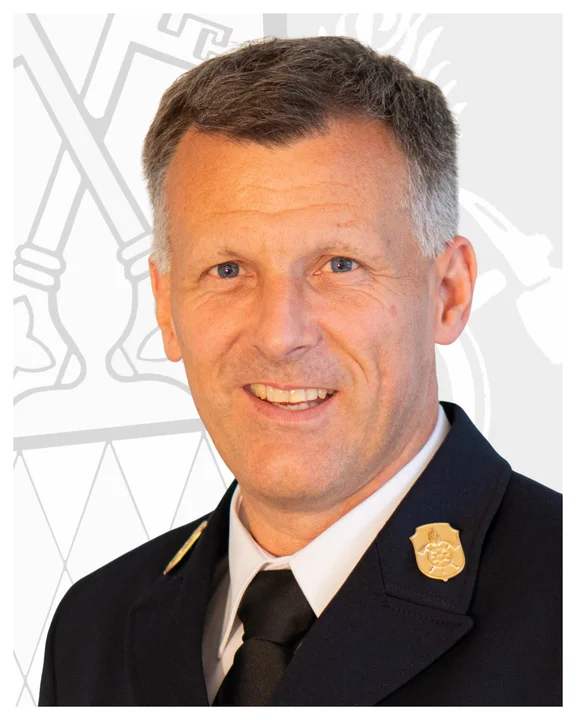 Uniform weiss Holzner.png
